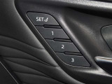 運転席のパワーシートは3名様分までメモリー機能付きです。