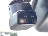 ドライブレコーダー装備です!もしもの時やあおり運転など、映像記録は証拠になるのであると安心ですね!