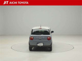 後方視界は、大きなバックドアガラスを採用し、十分確保されています。この車には、バックカメラは付いていませんが、リヤセンサーが付いています。ご安心ください。
