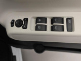 パワーウィンドゥ 運転席ドアスイッチ照明付です。電動格納ミラーも手元でワンモーションで可能です。