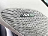 【BOSEサウンドシステム】メーカーオプションの高品位サウンドシステムを搭載。専用のチューニングが施された大小様々なスピーカーから良質なサウンドが奏でられ、臨場感あふれる音響空間を演出します。