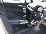 正規ディーラーのBMW専門メカニックが360&deg;納車前点検を徹底的にチェックいたします。点検整備料は車両価格に含まれ、法令12カ月点検が必要な場合も車両価格に含まれます。