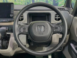 インテリアに合わせたデザインのステアリングは、運転される方のことも考え、運転しやすい形状、大きさです。是非一度、実際に触ってお確かめください。