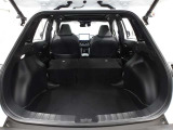 リヤシートを両方倒せば大きな荷物も車載可能です♪