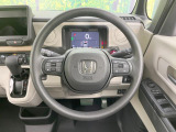 インテリアに合わせたデザインのステアリングは、運転される方のことも考え、運転しやすい形状、大きさです。是非一度、実際に触ってお確かめください。
