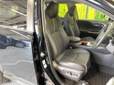運転席シート廻りは使用感も少なく、良好な状態となっています。前オーナー様が丁寧に使っていたことがよくわかりますね。