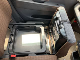 シート下にも収納BOXがありますのでいろいろと便利です。