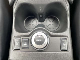 冬場でも直ぐにシートシートヒーターONでぽっかぽか!4WD 4x4の切り替えで雪道はもちろん雨天時も安心