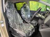 運転席まわりには十分なスペースがあり、大柄な方でもゆったり運転していただける環境です。