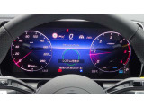 高いレベルの知性を備えたメルセデスの「インテリジェントドライブ」は、ドライバーの疲労を軽減し、安全かつ快適なドライブの一助となります。