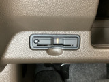 ハンドルの左下にETCがついています。高速道路の料金所の通過も楽々です。 カードの取り出しもしやすい場所についています。