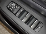 電動格納式ドアミラー・パワーウインドウを装備しています。