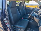 運転席のシートはホールド性に優れ疲れませんよ!