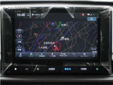 純正8インチHondaCONNECTナビ(LXM-245ZFEi)&バックカメラが装備されているので、普段の使い勝手もロングドライブも快適です。