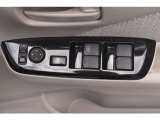 全席パワーウインドウは運転席のみオート作動可能です