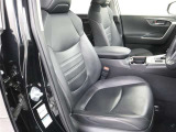 ゆったり快適な室内空間 乗り降りもしやすい運転席