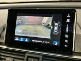 リバースギアに入れるだけで後方の表示へ切り替わります。夜間や雨の日の駐車も楽になりますよ。