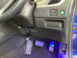 横滑りを防ぐVSAなどのスイッチは、運転席の右側、手の届きやすい位置にあります。