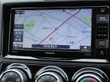 【SDナビ】地図データをSDカードで読み取ります!【全方位モニター】全方位モニター搭載で車庫入れ安心!バック中の死角部分がモニターに映し出されるので安全性がアップします!!