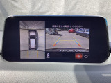 狭い場所での駐車やすれ違いなどでより的確な運転操作に役立つ360&deg;ビューモニターが装備されています。