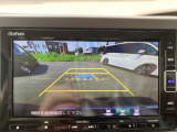 【バックカメラ(3モード)】視点を切り替えて後方を確認でき、駐車や車庫入れも安心です。