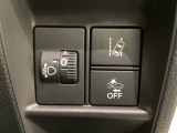 ハンドルの右側にはヘットライトリベライザーとHondaセンシング用の路外逸脱抑制機能のオンオフスイッチがついています。ヘッドライトリベライザーは道路状況や積荷の加重に応じてライトの高さを調節できます。
