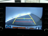 【バックカメラ】バックカメラ装着車です。バックする時に、後方の様子をナビ画面に表示します!慣れない駐車場での駐車や、せまい場所での車庫入れの時も、安全確認OK!思いがけずコツン!なんて事も防げますヨ