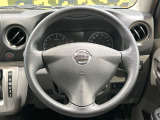 インテリアに合わせたデザインのステアリングは、運転される方のことも考え、運転しやすい形状、大きさです。是非一度、実際に触ってお確かめください。