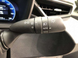 ライトスイッチです。「AUTO」にすると外の明るさに応じてスモールライト・ヘッドライトが自動でON・OFFします。夕暮れ時や屋内駐車場、トンネルなどに便利です。フォグランプもON・OFFできます。
