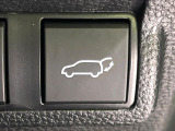 【パワーバックドア】スマートキーや運転席のボタンを押すだけでリアゲートが自動で開閉します!荷物を持っている時や、高い位置にあるバックドアを閉める際に便利な機能です♪