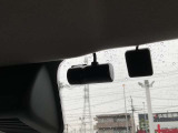 日産純正ドライブレコーダーです。前方向けとルームミラーから車室内後方を撮影します。