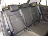 安全性と快適性を追求した、少し硬めのシート。 これは長時間の運転や渋滞などの状況でも、身体の疲労度が少ないことを求めたものです。