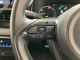 運転中、オーディオの操作をしてて、ハッとしたことはありませんか?ステアリングスイッチは、運転中でもハンドルでオーディオの操作が可能です。安全なドライブをサポートします。