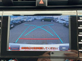 【バックモニター】後方の障害物や歩行者を確認できるバックモニター。狭い駐車場や混雑した場所でも安心して車を操作できます。