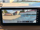 ディスプレイからのカメラ視点を変更することで、状況に合わせて運転席からの死角もカバーできます♪