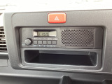 仕事車にAM/FMラジオは必須ですね。時計が内蔵されています。