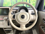 インテリアに合わせたデザインのステアリングは、運転される方のことも考え、運転しやすい形状、大きさです。是非一度、実際に触ってお確かめください。