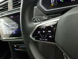Travel Assist。設定した速度を上限に自動で加減速し、一定の車間距離,およ走行レーンを保つことでロングドライブの疲労を軽減します。