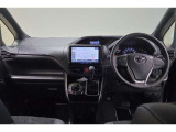 必要な装備を使いやすい位置に配置した機能的な運転席まわり。操作感や車両感覚など、ぜひ運転席に座って確かめてください。