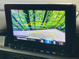 【バックカメラ】駐車時に後方がリアルタイム映像で確認できます。大型商業施設や立体駐車場での駐車時や、夜間のバック時に大活躍!運転スキルに関わらず、今や必須となった装備のひとつです!