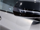 【BMWミラー】視認性の高いスタイリッシュなミラー。自動防眩機能も付いており夜間のドライビングをサポートします。