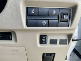 運転席右側には電動スライドドア等各種スイッチが集約されています!!