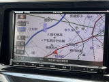 ナビ画面のアップ写真です。フルセグTV・Bluetoothオーディオ・CD・DVDビデオ再生が可能です。
