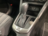 アクセルペダルを踏み込む量や速さに応じて変速パターンを適切に制御し、人馬一体の運転感覚を発揮してくれる6速オートマ!