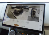 車の周囲360&deg;のオーバーヘッドビューをタッチスクリーンに表示。同時にいくつかのビューを映し出し、タッチスクリーンの表示と音で障害物との距離をお伝えします。駐車の苦手な方も安心の機能です。