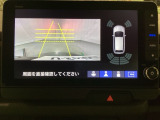 バックでの車庫入れも安心です!リアカメラが付いているバックモニター付のナビを装備しております。バンパーについているソナーや、操作線もついており距離感も画面から確認できます。