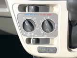 寒い冬も暑い夏も全席に快適な空調を届けてくれる、ダイヤル式エアコンを装備♪