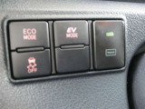 運転モード切替等の設定、ON/OFFボタンです。