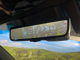 【デジタルインナーミラー】後席の大きな荷物や同乗者で後方が確認しづらい時でも安心!カメラが撮影した車両後方の映像をルームミラー内に表示。クリアな視界で状況の確認が可能です!