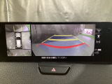 狭い場所での駐車やすれ違いなどでより的確な運転操作に役立つ360&deg;ビューモニターが装備されています。
